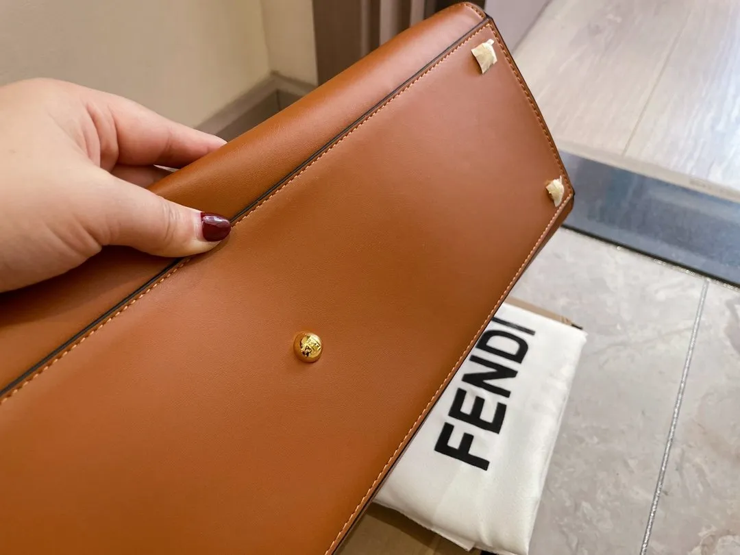 EN   Designer bags by Fendi 143