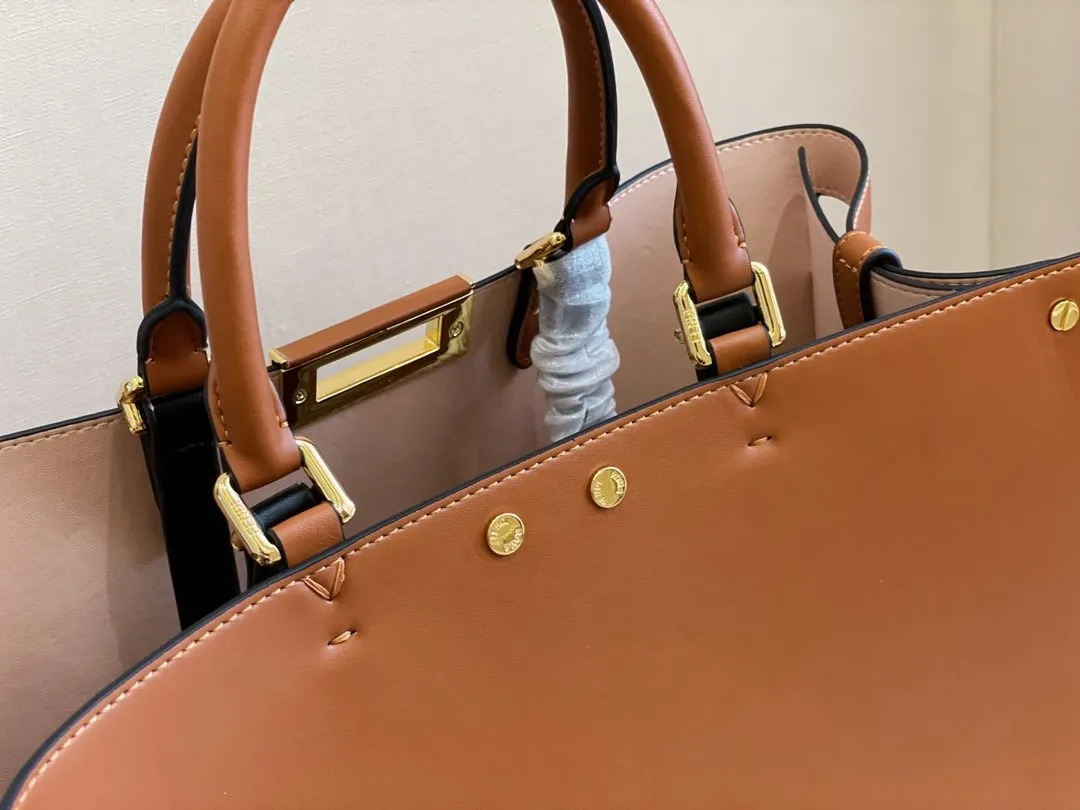 EN   Designer bags by Fendi 143